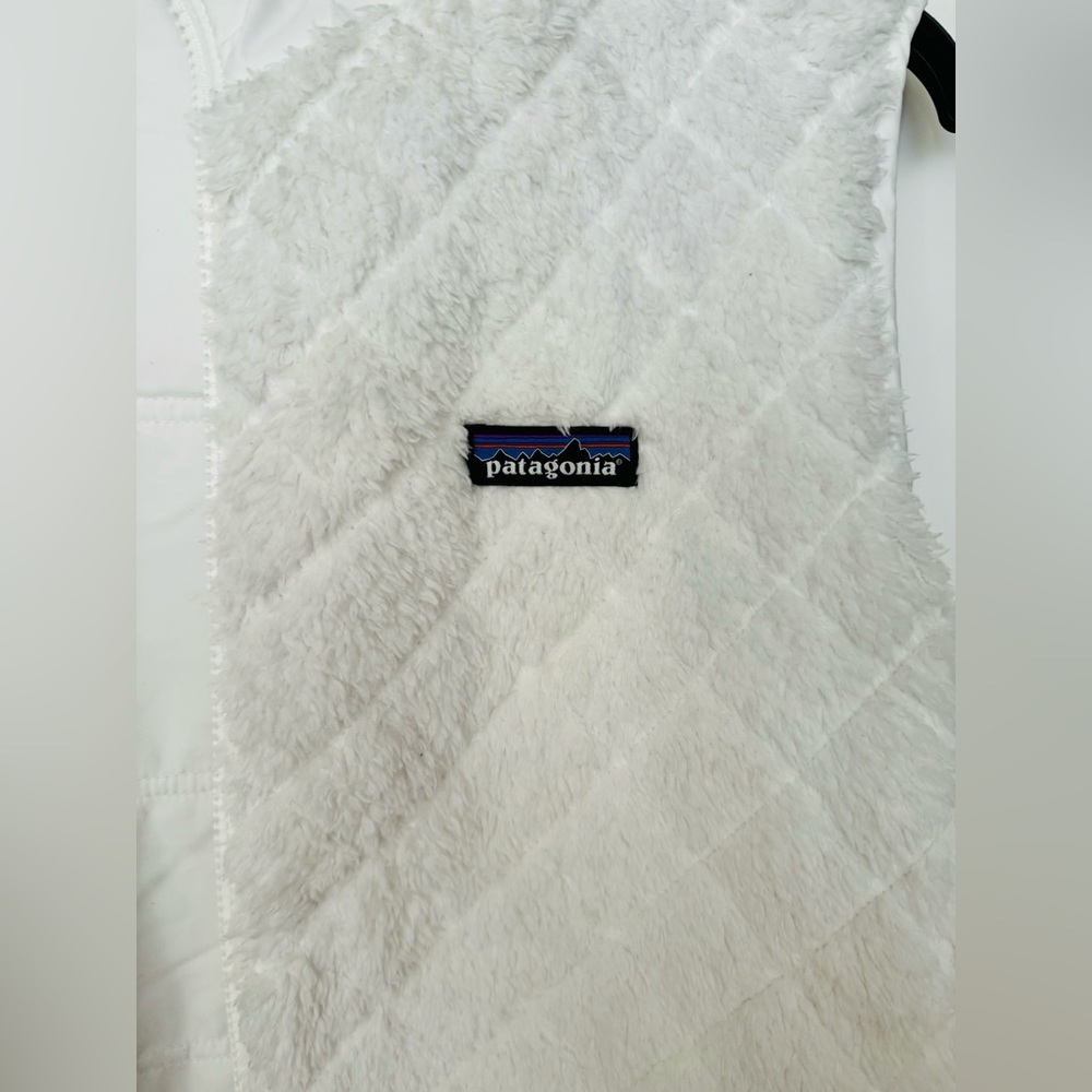 Patagonia Lux Teddy Bear Reversible White Vest - Picture 3 of 9